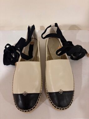 NWOT Tory Burch Ivory Black Lace-Up Espadrilles Size 8.5
